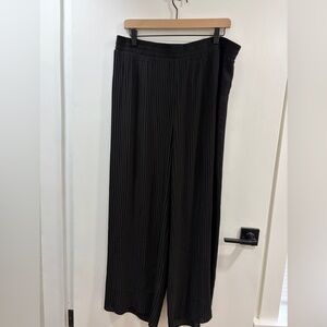 Black Pleated Wide-Leg Trousers